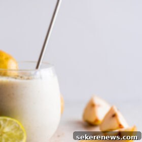 Honey-Kissed Pear & Zesty Vanilla Smoothie 6 Pear Smoothie with Vanilla, Honey, and Lime Zest