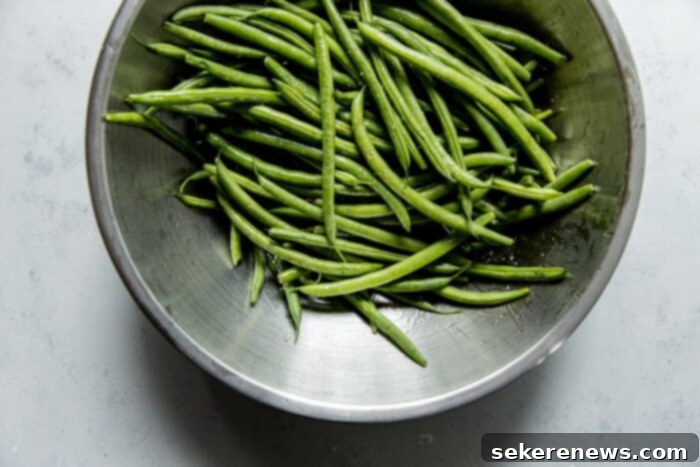 Blistered Snap Beans with Zesty Cilantro Dressing 5 Green Beans Tossed with Olive oil in Bowl
