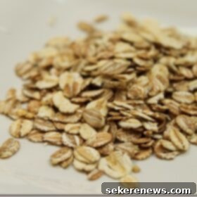 Nourishing Oat Blend 3 Close-up of a delicious bowl of Oatmeal Muesli