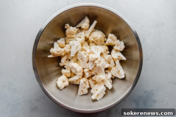 Golden Spiced Cauliflower 6 Cauliflower Florets in Bowl